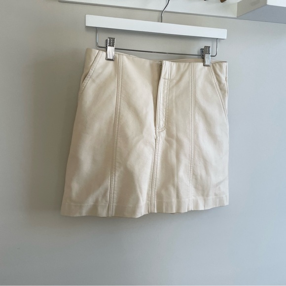 💗 3 for $20💗 Zara faux leather mini skit in ivory - Picture 1 of 5